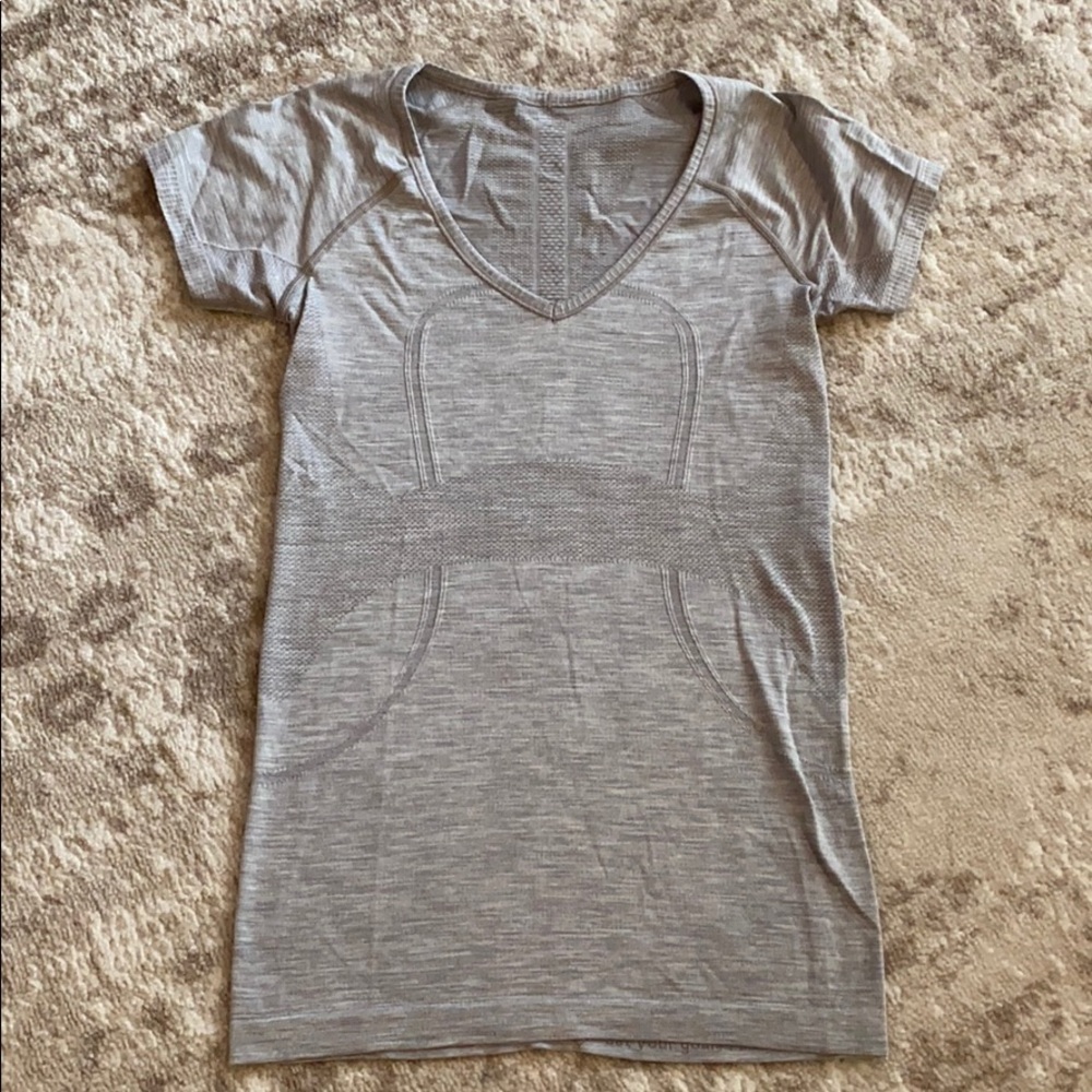 Lululemon Swiftly Tech V-Neck Gray Size 6